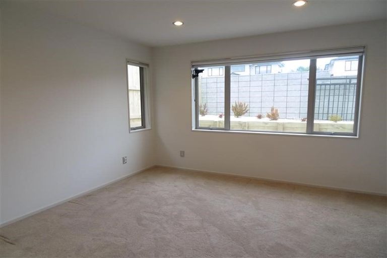 Photo of property in 17 Ballyboe Place, Pinehill, Auckland, 0632