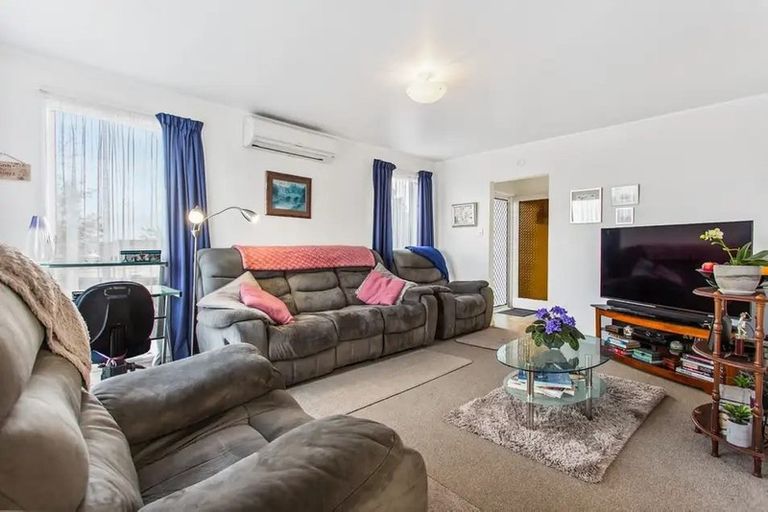 Photo of property in 5 Joshua Place, Weymouth, Auckland, 2103