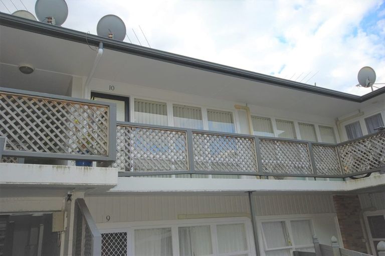 Photo of property in 10/11 Tawera Road, Greenlane, Auckland, 1051