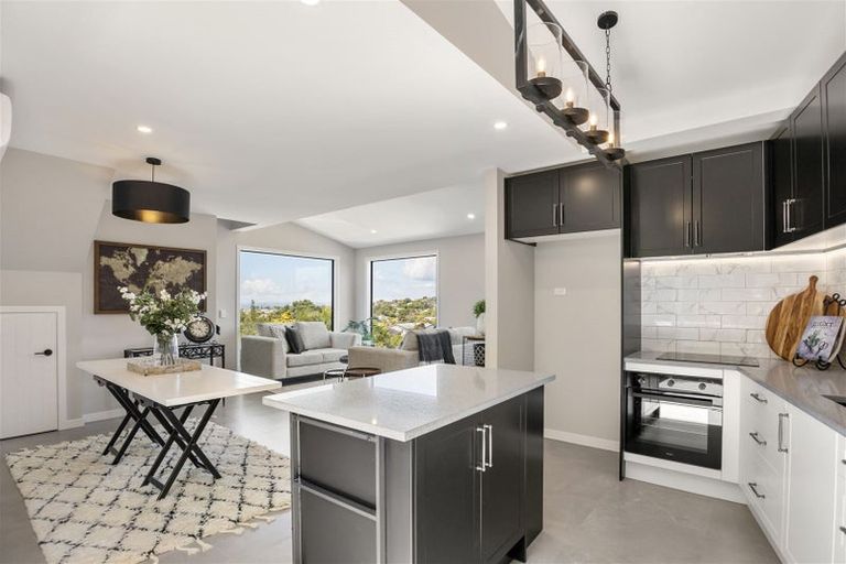 Photo of property in 5b Reynolds Place, Torbay, Auckland, 0630