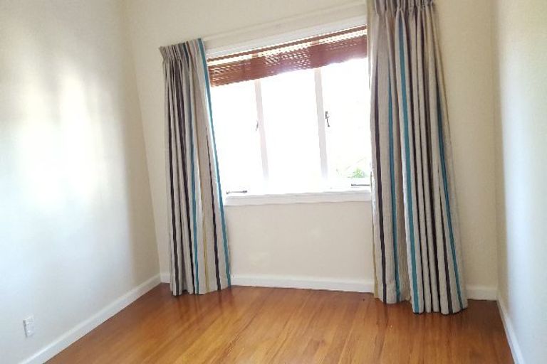 Photo of property in 2/4 Northcote Road, Takapuna, Auckland, 0622