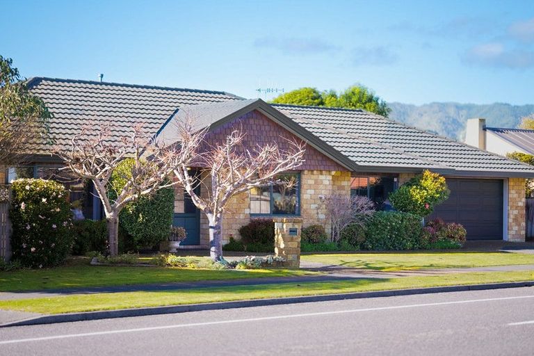 Photo of property in 80 Guildford Drive, Paraparaumu, 5032