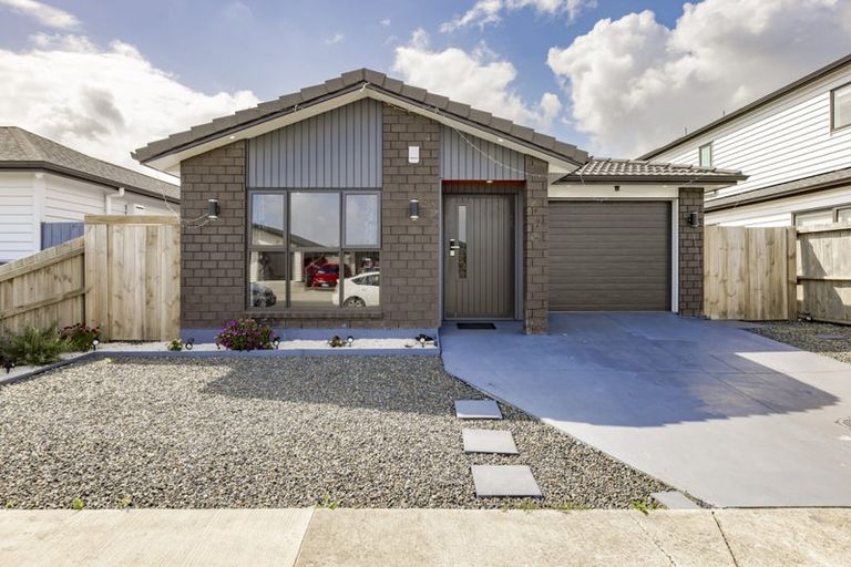 Photo of property in 18 Survila Street, Takanini, 2110