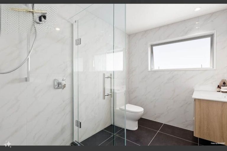 Photo of property in 513d West Coast Road, Glen Eden, Auckland, 0602