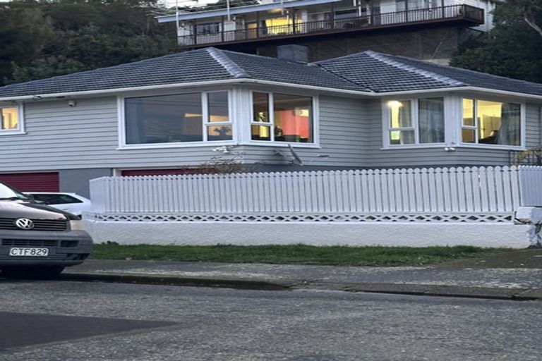 Photo of property in 24 Severn Street, Island Bay, Wellington, 6023