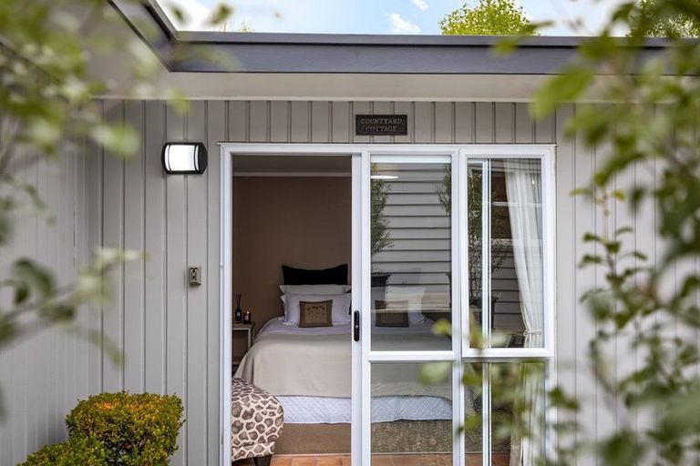 Photo of property in 155 Victoria Street, Cambridge, 3434