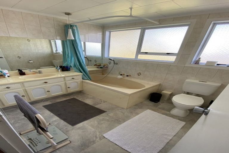 Photo of property in 2/214 Bleakhouse Road, Mellons Bay, Auckland, 2014