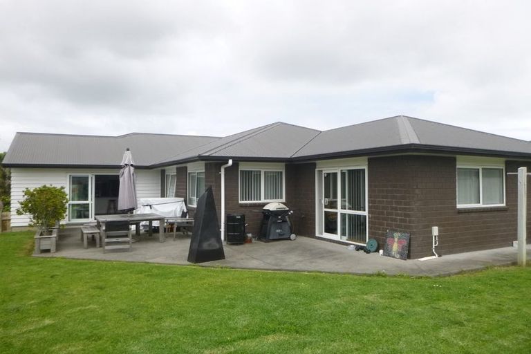 Photo of property in 2 Malbec Place, Huapai, Kumeu, 0810