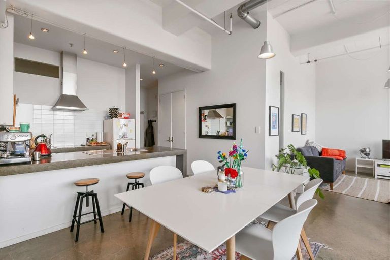 Photo of property in Stadium Garden Flats, 314/107 Thorndon Quay, Pipitea, Wellington, 6011