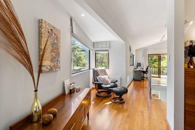 Photo of property in 136 Cheviot Road, Lowry Bay, Lower Hutt, 5013