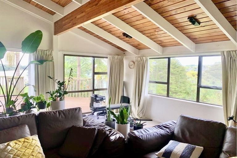 Photo of property in 161 West Harbour Drive, West Harbour, Auckland, 0618