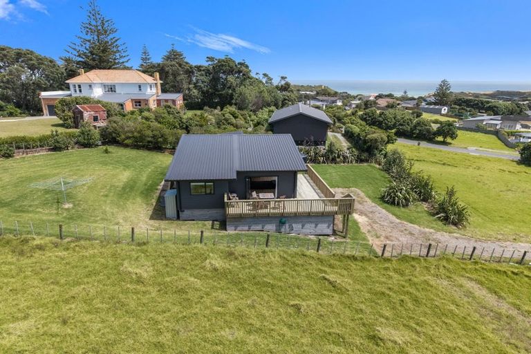 Photo of property in 4 Gillespie Drive, Baylys Beach, Dargaville, 0377