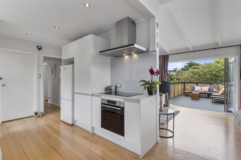 Photo of property in 22 Robbies Road, Shelly Park, Auckland, 2014