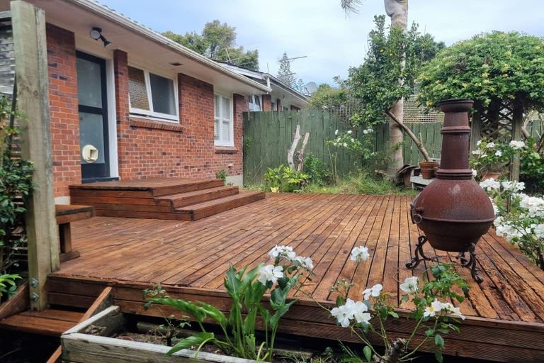 Photo of property in 1/24 Liston Crescent, Cockle Bay, Auckland, 2014