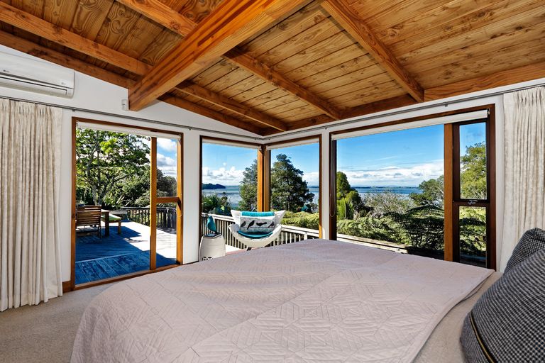 Photo of property in 146 Cliff View Drive, Green Bay, Auckland, 0604