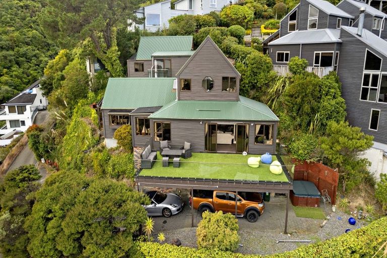 Photo of property in 14 Latham Road, York Bay, Lower Hutt, 5013