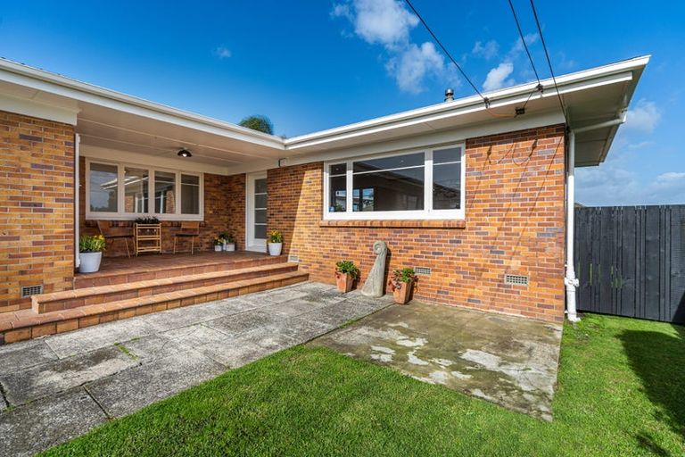 Photo of property in 22 Cliff Road, Papakura, 2110
