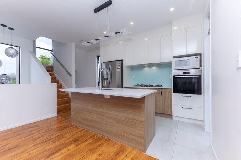 Photo of property in 28d Edmonton Road, Henderson, Auckland, 0612