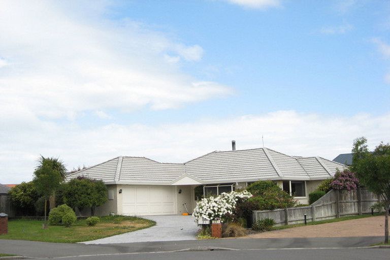 Photo of property in 21 Monterey Place, Parklands, Christchurch, 8083