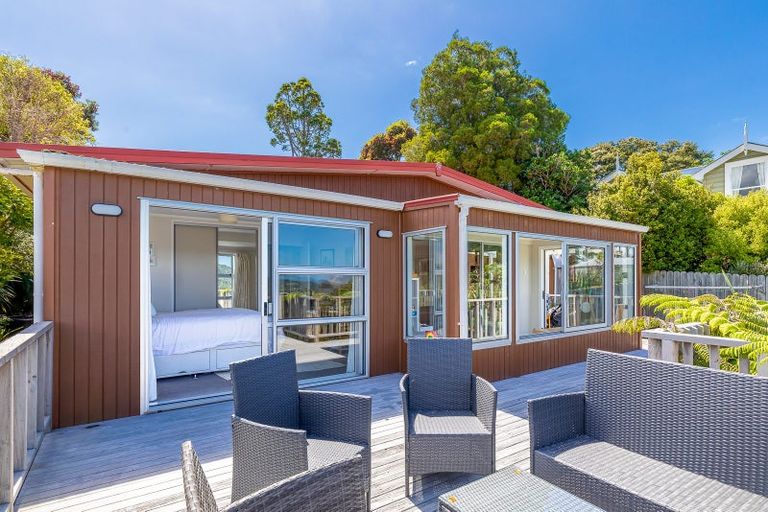 Photo of property in 13 Lookout Drive, Laingholm, Auckland, 0604