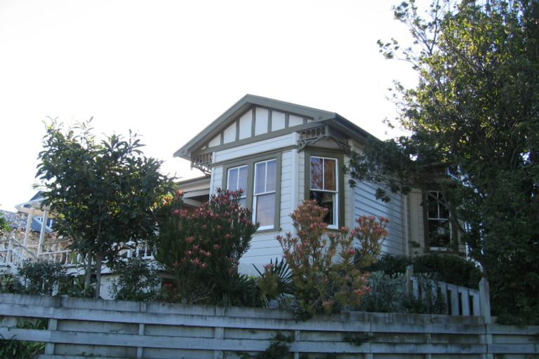 Photo of property in 1 Roslyn Road, Bluff Hill, Napier, 4110