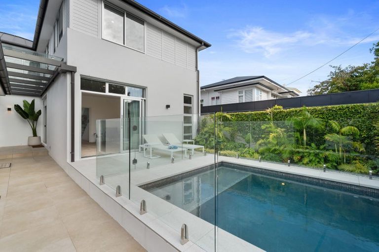 Photo of property in 8 Sylvan Park Avenue, Milford, Auckland, 0620