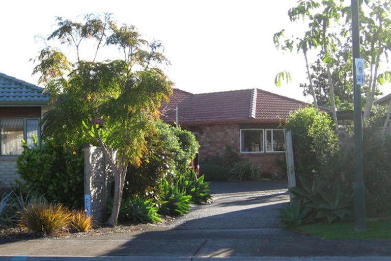 Photo of property in 9 Francis Skinner Place, Orewa, 0931