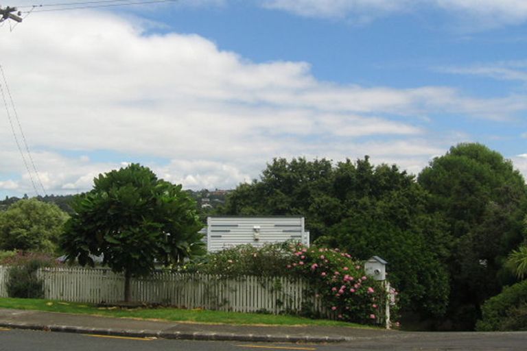 Photo of property in 10 Symonds Street, Onehunga, Auckland, 1061