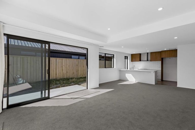 Photo of property in 16 Fallow Street, Jacks Point, 9371