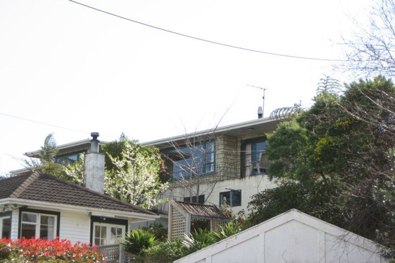 Photo of property in 11 Price Street, Westown, New Plymouth, 4310