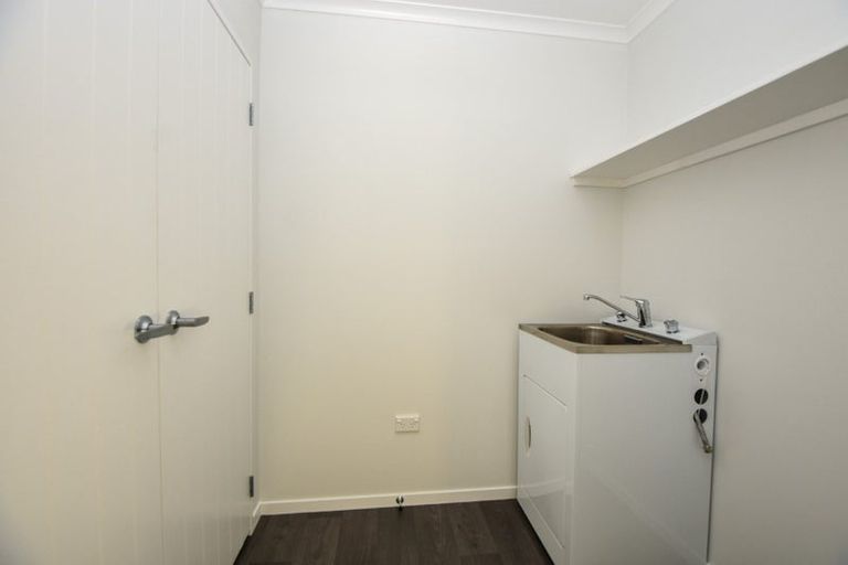 Photo of property in 2f Garner Place, Glenfield, Auckland, 0629