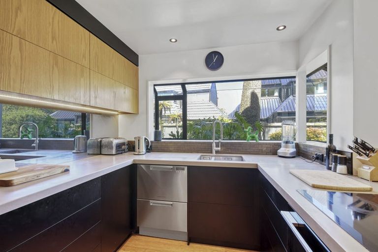 Photo of property in 2 Holmcroft Court, Cracroft, Christchurch, 8022