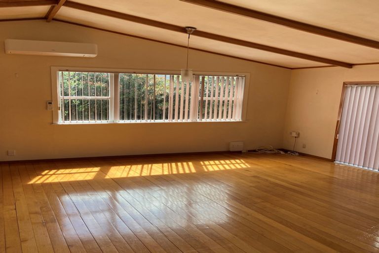 Photo of property in 30 Longburn Road, Henderson, Auckland, 0610