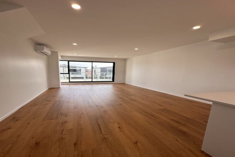 Photo of property in 2/2a Cambridge Road, Manurewa, Auckland, 2102