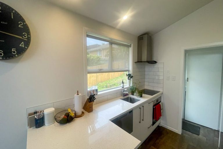 Photo of property in 32 Candia Road, Swanson, Auckland, 0614