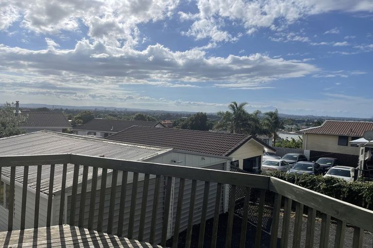 Photo of property in 48 Hollyford Drive, Clover Park, Auckland, 2105