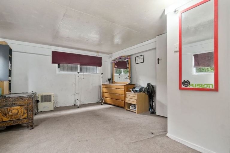 Photo of property in 33 School Road, Te Atatu South, Auckland, 0610