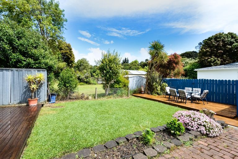 Photo of property in 38 Woodside Road, Massey, Auckland, 0614