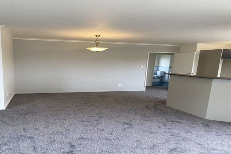 Photo of property in 40 Sunvista Avenue, Oteha, Auckland, 0632