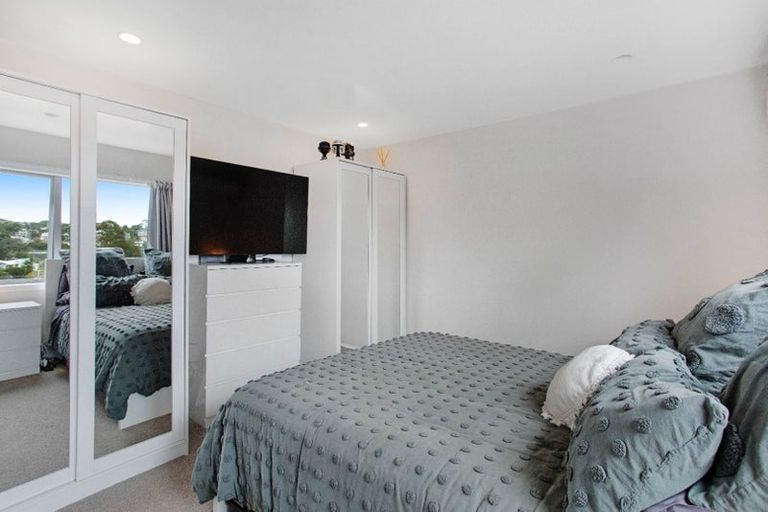 Photo of property in 2/11 Limmer Place, Browns Bay, Auckland, 0632