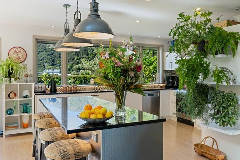 Photo of property in 19 Pingau Street, Paekakariki, 5034