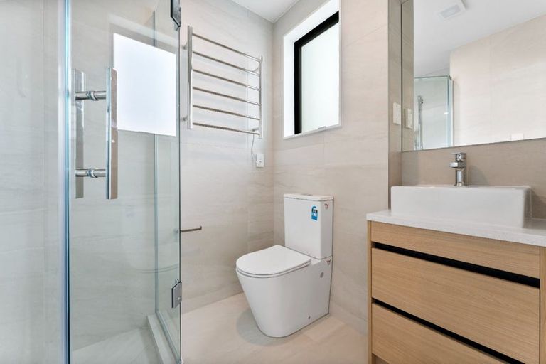 Photo of property in 28 Whare Kauri Road, Papakura, 2110