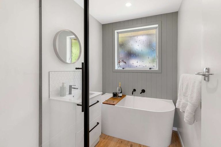 Photo of property in 2/3 Sawtell Place, Northcote, Christchurch, 8052