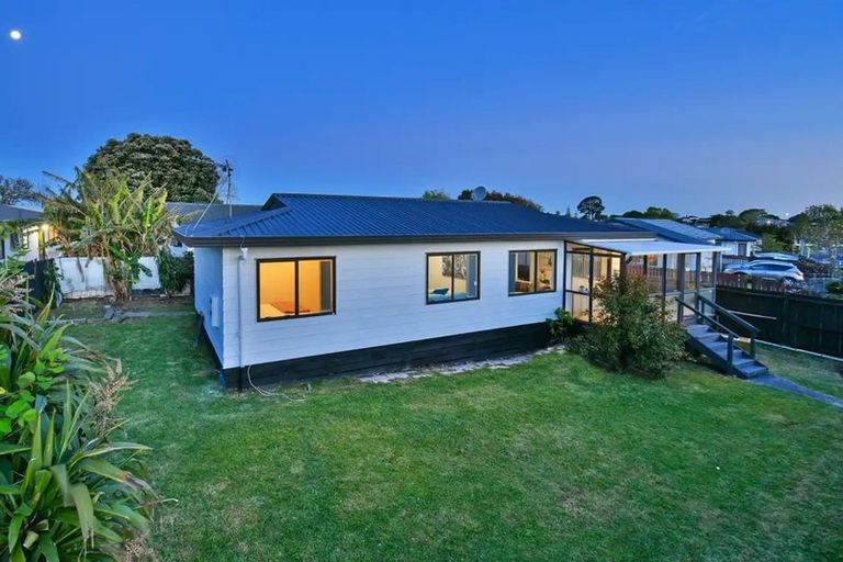 Photo of property in 1/11 Barneys Farm Road, Clendon Park, Auckland, 2103