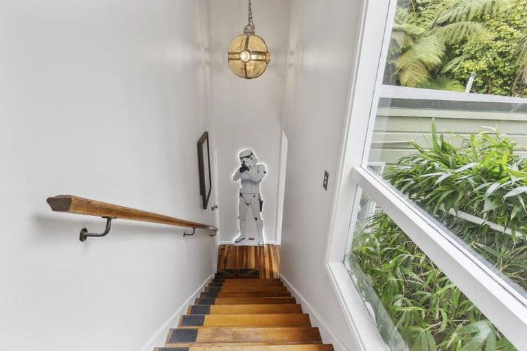 Photo of property in 33-35 Espin Crescent, Karori, Wellington, 6012