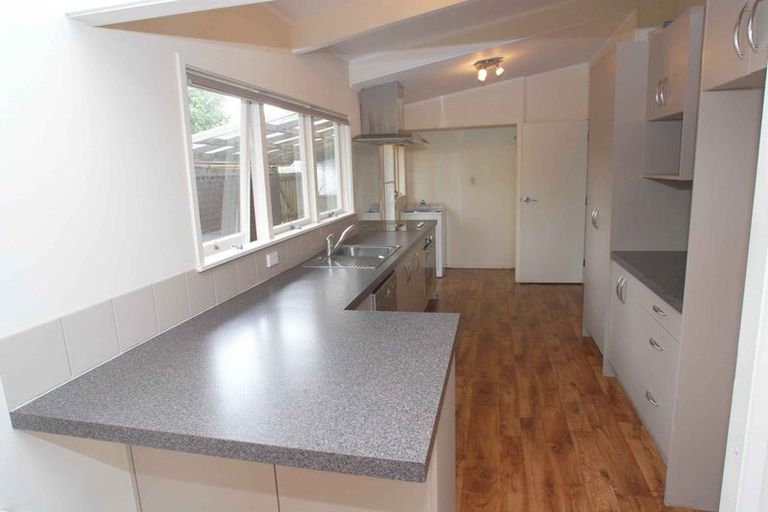 Photo of property in 1/40 Woodstock Road, Forrest Hill, Auckland, 0620