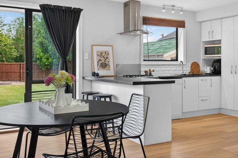 Photo of property in 6 Blossomdale Place, Bishopdale, Christchurch, 8053