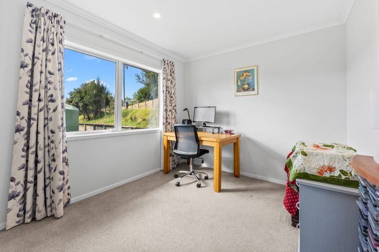 Photo of property in 3241 Paparoa-oakleigh Road, Paparoa, 0571