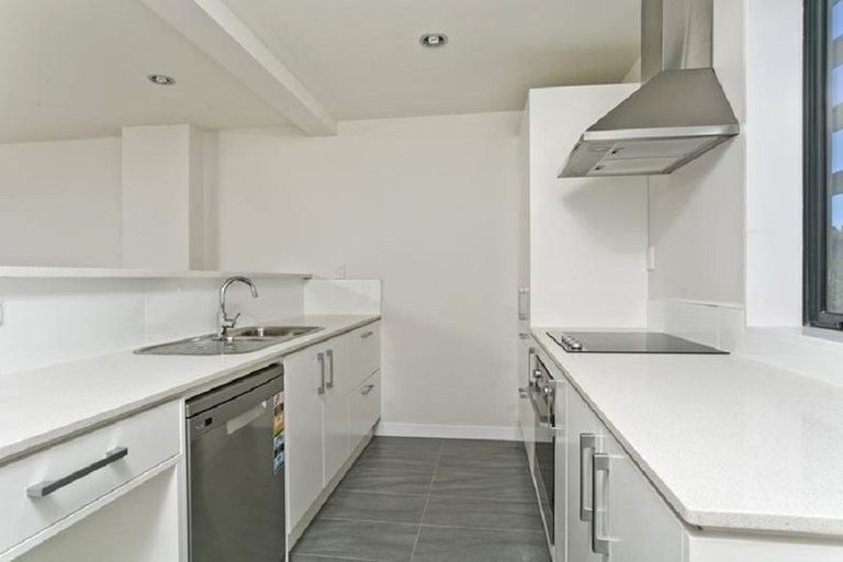 Photo of property in 2/10 Silver Moon Road, Albany Heights, Auckland, 0632