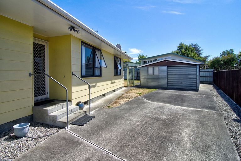Photo of property in 1 Lowes Place, Solway, Masterton, 5810